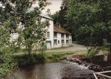 Foto van <p>Moulin de Bistain</p>, Cherain (Gouvy), Foto: Benoit Strépenne, 1996. | Database Belgische molens
