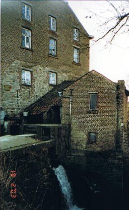 Foto van <p>Moulin de Goyet</p>, Jemeppe-sur-Sambre, Foto: Robert Van Ryckeghem, Koolkerke | Database Belgische molens
