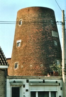 Foto van <p>Moulin Naveau</p>, Fleurus, Foto: Lieven Denewet | Database Belgische molens