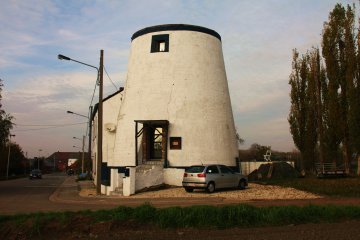 Foto van <p>Moulin de Briques</p>, Boussu, Foto: Denis Van Cronenburg, 31.10.2009 | Database Belgische molens