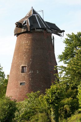 Foto van <p>Moulin Stoclet</p>, Leval-Trahegnies (Binche), Foto: Will Urselmann, Maastricht, 2009  | Database Belgische molens