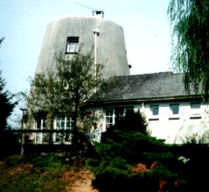 Foto van <p>Le Petit Moulin<br />Moulin de Mignault</p>, Mignault (Le Roeulx), Foto: Robert Van Ryckeghem, Sint-Andries | Database Belgische molens