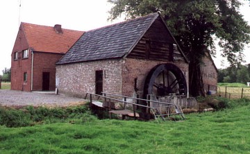 Foto van Broekkantmolen, Sint-Huibrechts-Lille (Pelt), Foto: J.A.C. de Kroon, Veenendaal | Database Belgische molens