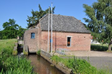 Foto van Neermolen, Neeroeteren (Maaseik), Foto: Donald Vandenbulcke, Staden, 04.06.2010 | Database Belgische molens