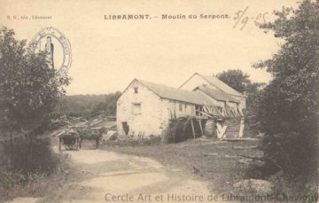 Foto van <p>Moulin du Serpont</p>, Recogne (Libramont-Chevigny), Prentkaart, afgestempeld 05.09.1905, ed. H.D., Libramont (coll. Chr. Giboux) | Database Belgische molens