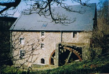 Foto van <p>Moulin d'en Haut<br />moulin de Toulifaut</p>, Saint-Hubert, Foto: Robert Van Ryckeghem, Koolkerke | Database Belgische molens