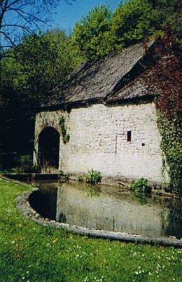 Foto van <p>Moulin Avion<br />Moulin d'Avillon<br />Moulin d'Avillon-Moulin</p>, Crupet (Assesse), Foto: Robert Van Ryckeghem, 07.05.2003 | Database Belgische molens