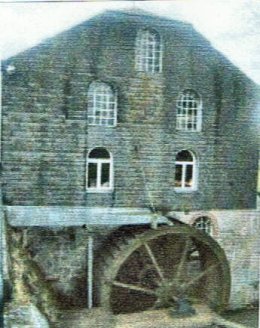 Foto van Moulin de Heure, Heure (Somme-Leuze), Foto: GAL, 2008 | Database Belgische molens