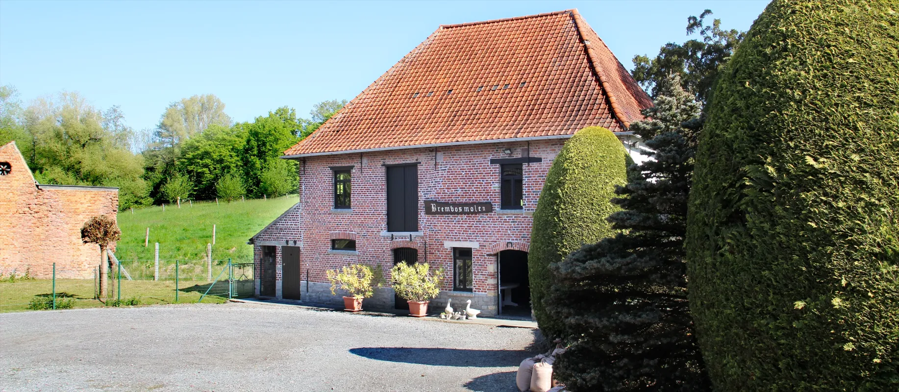 Brembosmolen, Breembosmolen, Braambosmolen, Schorsmolen, Schussemolen