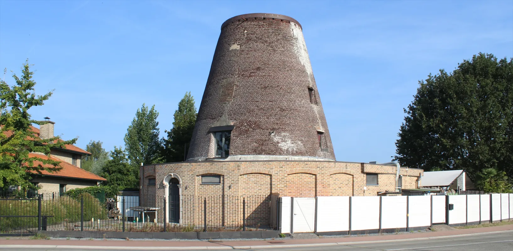 Molen De Ronne, De Ronnemolen, Molenhof