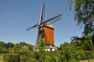Foto van Koutermolen<br />Latemmolen<br />Latemse molen<br />Sint-Baafsmolen, Sint-Martens-Latem, Foto: Donald Vandenbulcke, Nieuwpoort | Database Belgische molens