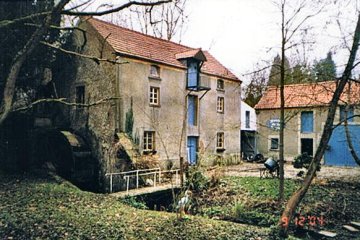 Foto van <p>Moulin de la Motte<br />Moulin de la Ferme Bordeaux<br />Moulin de Bordeaux</p>, Bousval (Genappe), Foto: Robert Van Ryckeghem, Koolkerke | Database Belgische molens