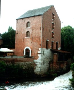Foto van <p>Petit Moulin d'Arenberg</p>, Rebecq-Rognon (Rebecq), Foto: Robert Van Ryckeghem | Database Belgische molens