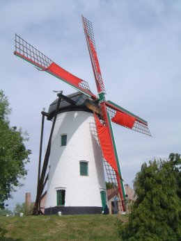 Foto van Dorpsmolen, Oostkerke (Damme), Foto: Donald Vandenbulcke, Staden | Database Belgische molens